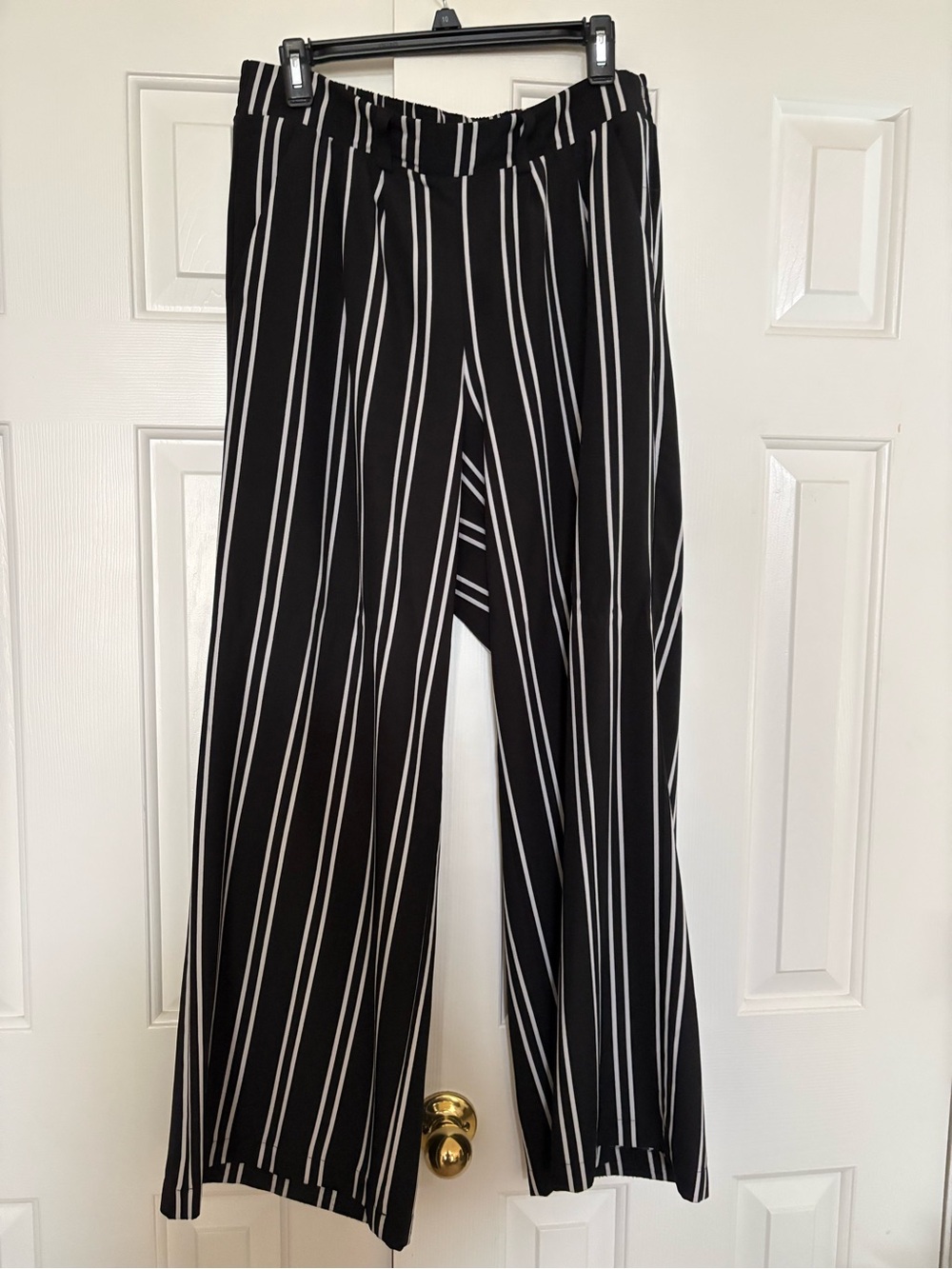 torrid Black and White Vertical Stripe Wide-Leg Pants size 00